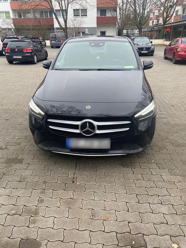 Gebraucht Mercedes B200 150 PS (110 kW) 2019 Schwarz Van / Kleinbus