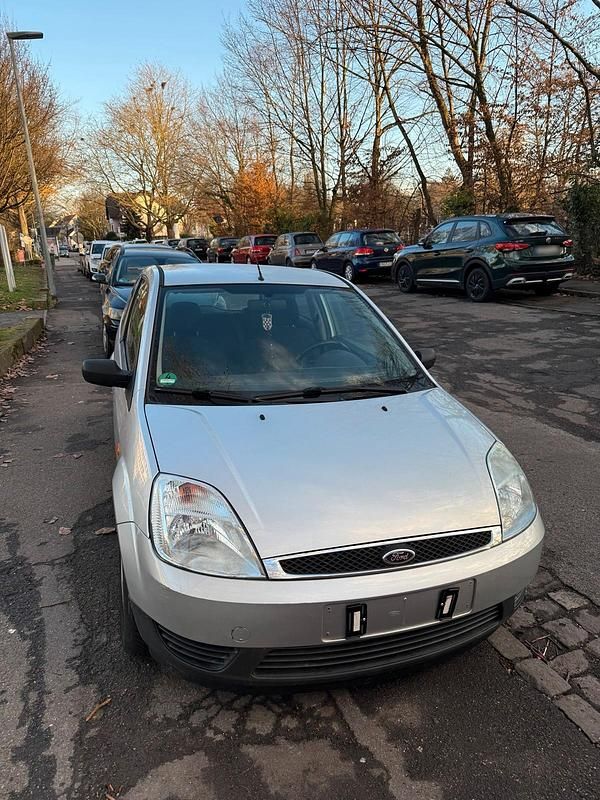 Gebraucht Ford Fiesta 68 PS (50 kW) 2004 Silber Kleinwagen
