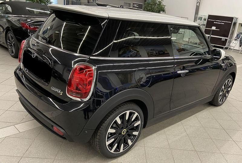 Gebraucht Mini Cooper SE Classic 135 kW (184 PS) 2022 Schwarz Kleinwagen