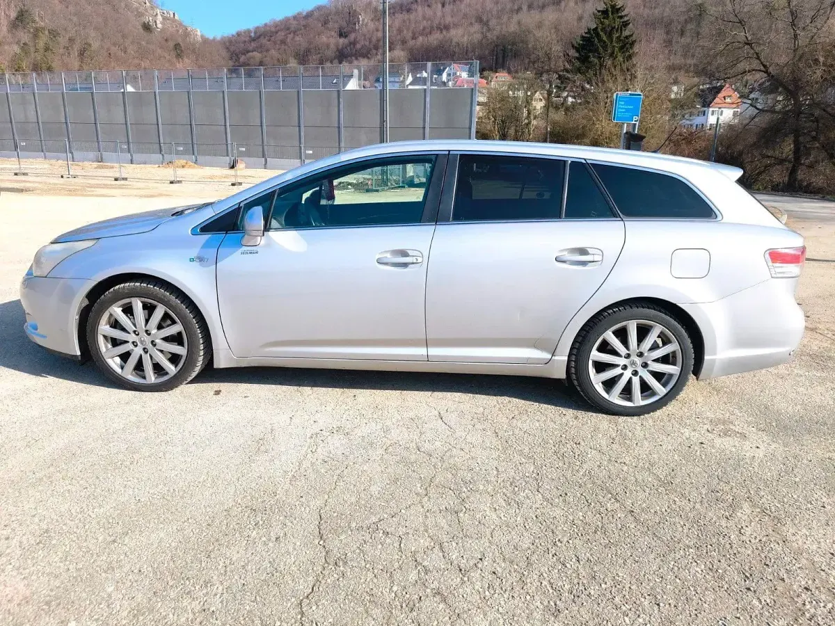 Gebraucht Toyota Avensis TEC-Edition 150 PS (110 kW) 2009 Silber Kombi