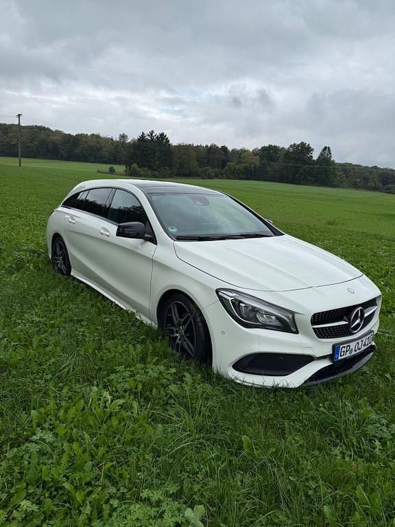 Weiß Gebraucht 2017 Mercedes CLA200 Shooting Brake AMG line Kombi | 19.700 € (Fairer Preis) - Bild 1/4