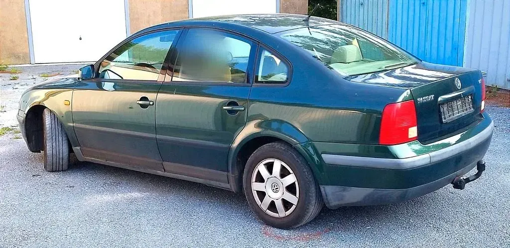 Second-hand VW Passat 150 CP (110 kW) 1996 Verde Berlinǎ