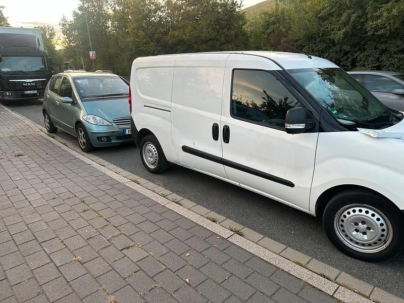 Weiß Gebraucht 2012 Opel Combo Van / Kleinbus | 5.190 € (Guter Preis) - Bild 1/4