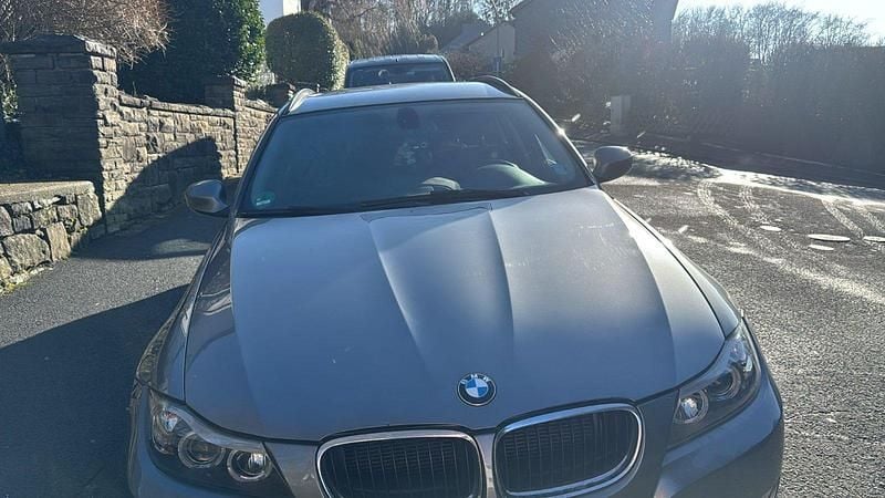 Gebraucht BMW 318 143 PS (105 kW) 2010 Grau Kombi