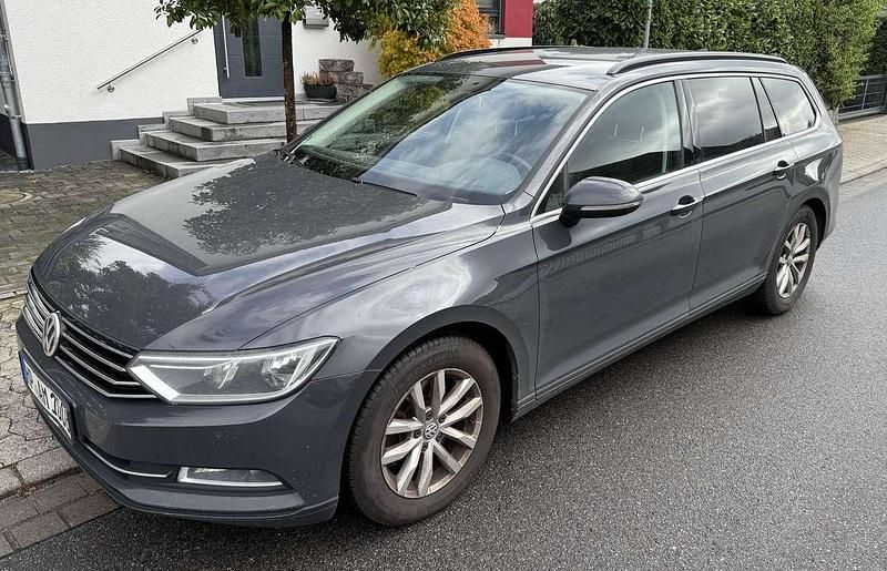 Grau Gebraucht 2015 VW Passat Comfortline Kombi | 11.000 € (Fairer Preis) - Bild 1/4