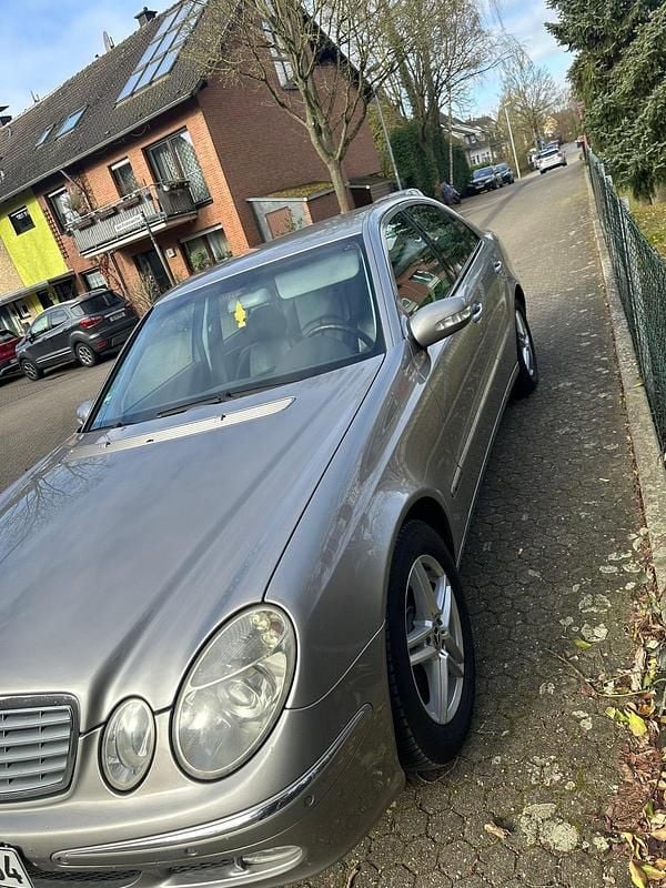 Usata Mercedes E200 122 CV (89 kW) 2004 Argento Berlina
