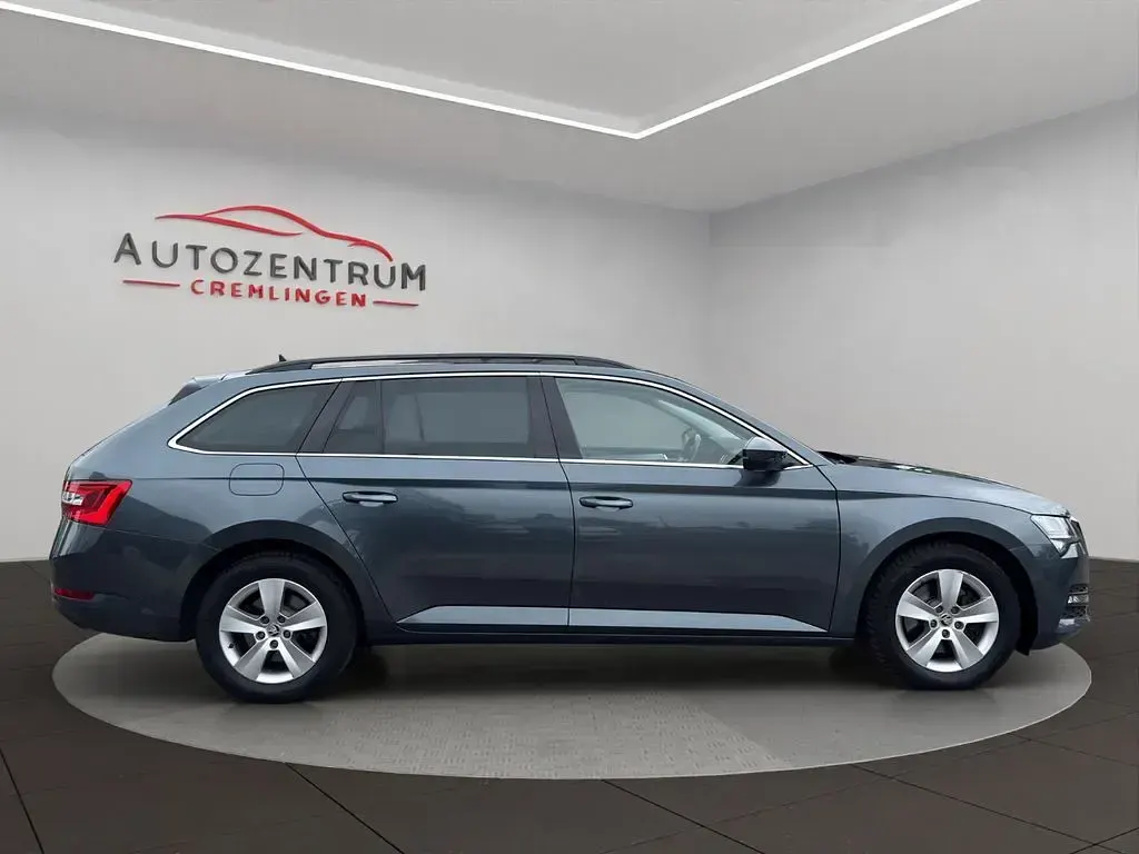Gebraucht Skoda Superb 150 PS (110 kW) 2021 Seda quartz/quartz grey Kombi