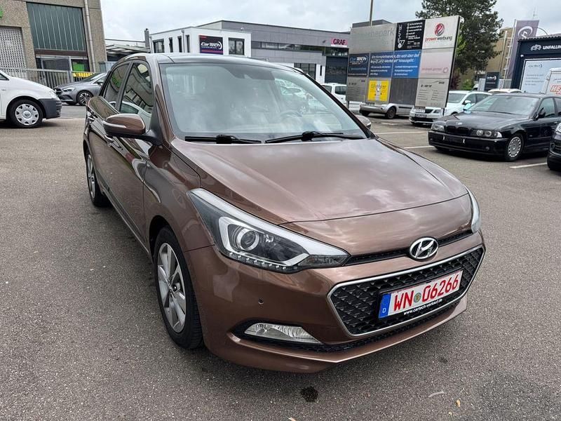 Braun Gebraucht 2015 Hyundai i20 Limousine | 9.790 € (Fairer Preis) - Bild 1/4