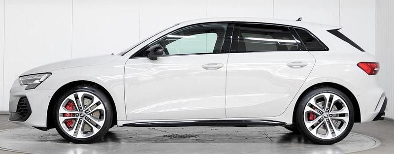 Grau Gebraucht 2024 Audi S3 Sport Limousine | 54.502 € (Etwas zu teuer) - Bild 1/4