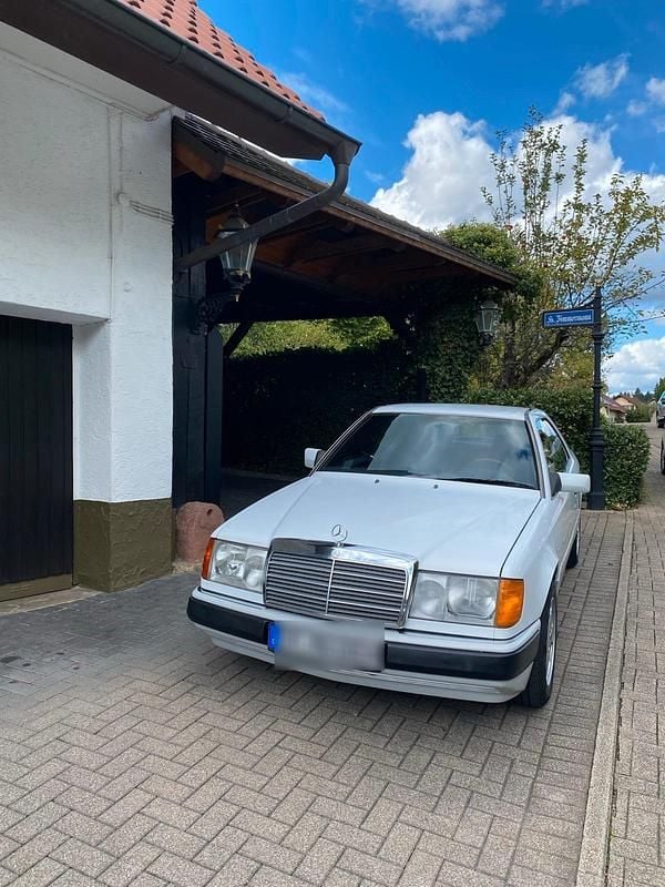 Weiß Gebraucht 1990 Mercedes 230 Coupé | 7.500 € - Bild 1/4