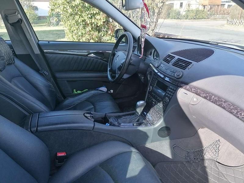 Gebraucht Mercedes E240 Classic 177 PS (130 kW) 2004 Schwarz Kombi