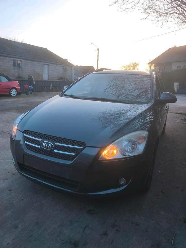 Gebraucht 2007 Kia Ceed Kleinwagen | 950 € (Etwas zu teuer) - Bild 1/4