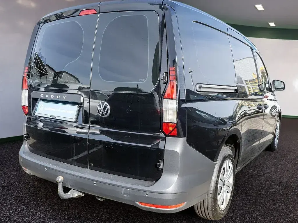 Second-hand VW Caddy Maxi 122 CP (89 kW) 2022 Negru Monovolum