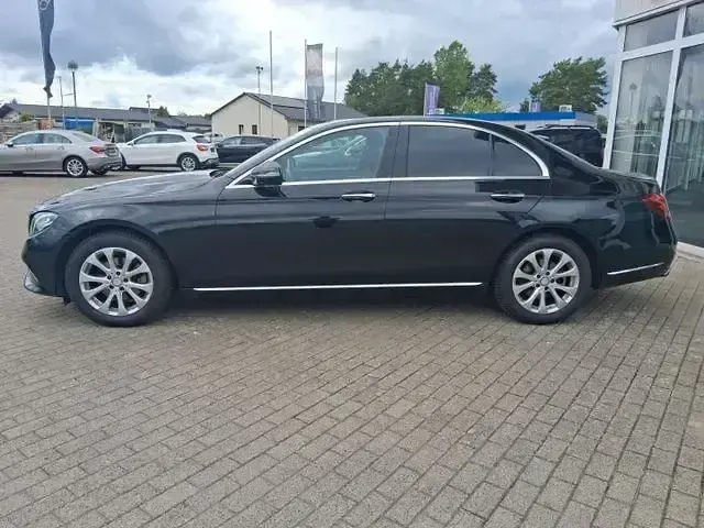Gebraucht Mercedes E200 Exclusive 184 PS (135 kW) 2017 Obsidianschwarz  metalliclack (metallic) Limousine