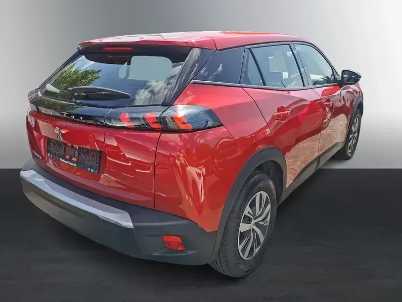 Gebraucht Peugeot e-2008 Active 100 kW (136 PS) 2023 Lackierung elixierrot/typ ver SUV