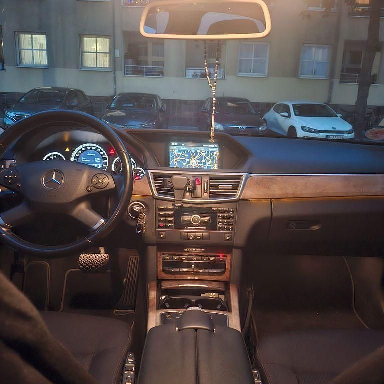 Gebraucht Mercedes E350 Elegance 231 PS (169 kW) 2010 Grau Limousine