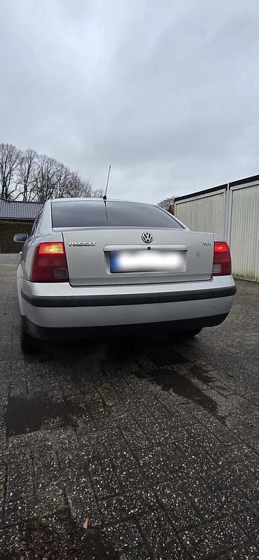 Gebraucht VW Passat 116 PS (85 kW) 2000 Silber Limousine