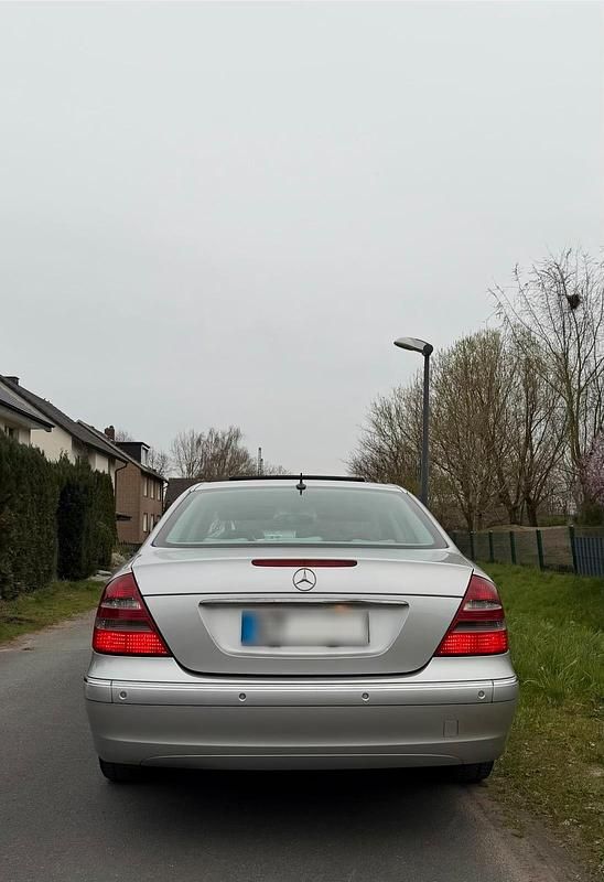 Gebraucht Mercedes E220 150 PS (110 kW) 2003 Grau Limousine