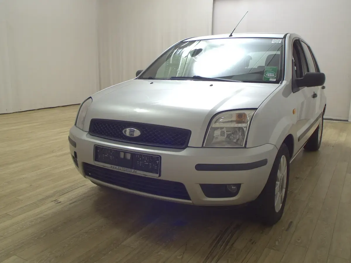 Gebraucht Ford Fusion Trend 68 PS (50 kW) 2003 Silber metallic Kleinwagen