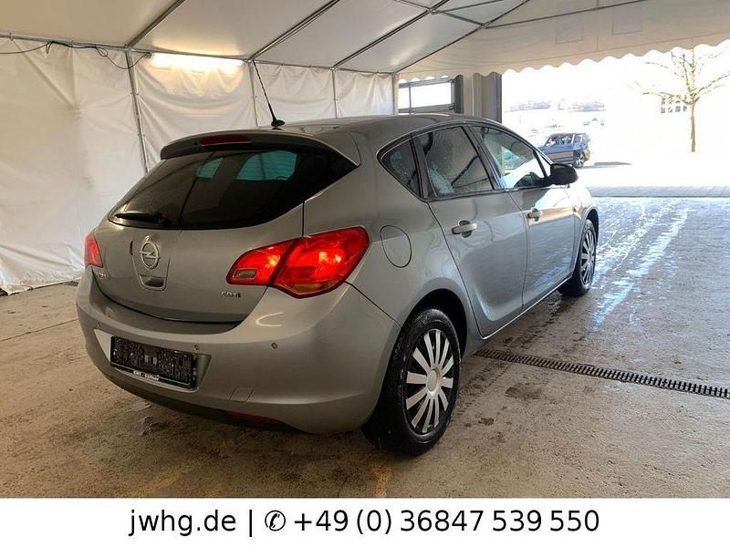 Gebraucht Opel Astra Design Edition 110 PS (80 kW) 2011 Silber Limousine