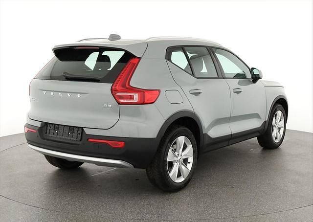 Vapour grey metallic vapour grey metallic Neu 2025 Volvo XC40 Core SUV | 36.595 € (Superpreis) - Bild 1/4