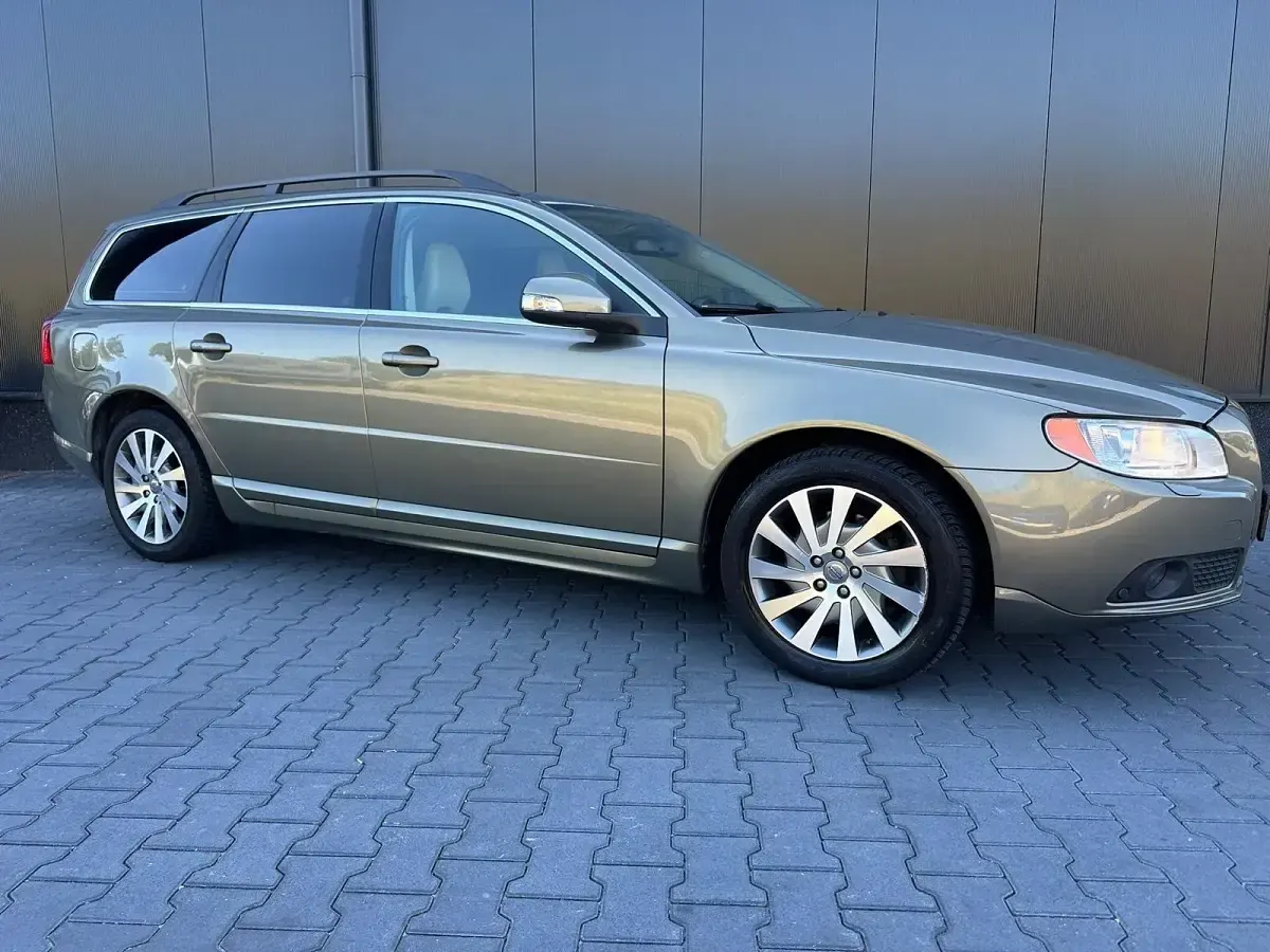 Gebraucht Volvo V70 Summum 215 PS (158 kW) 2010 Braun Kombi