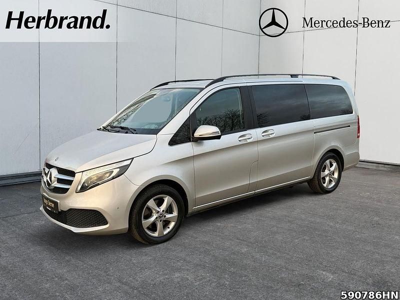 Silber Gebraucht 2022 Mercedes V220 Van / Kleinbus | 40.900 € (Fairer Preis) - Bild 1/4