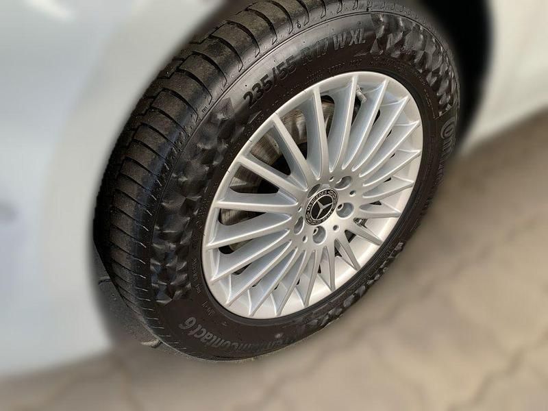 Gebraucht Mercedes V300 Style 237 PS (174 kW) 2025 Grau Van / Kleinbus