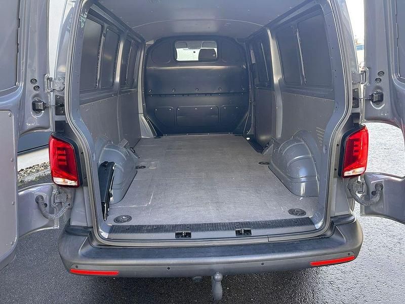 Gebraucht VW Transporter 150 PS (110 kW) 2023 Grau Van