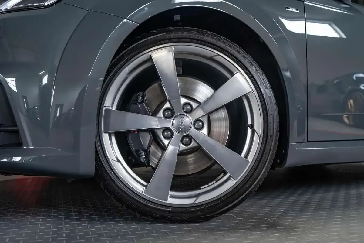 Gebraucht Audi TT Advanced 245 PS (180 kW) 2019 Nanograu metallic Kleinwagen