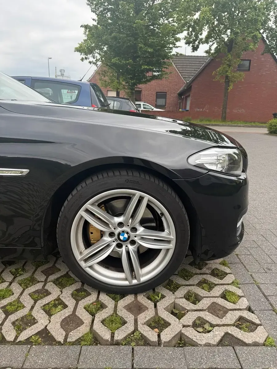 Gebraucht BMW 525 Luxury Line 218 PS (160 kW) 2016 Schwarz Kombi