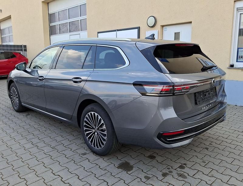 Neu VW Passat Style 265 PS (194 kW) 2025 Dark grey metallic Kombi