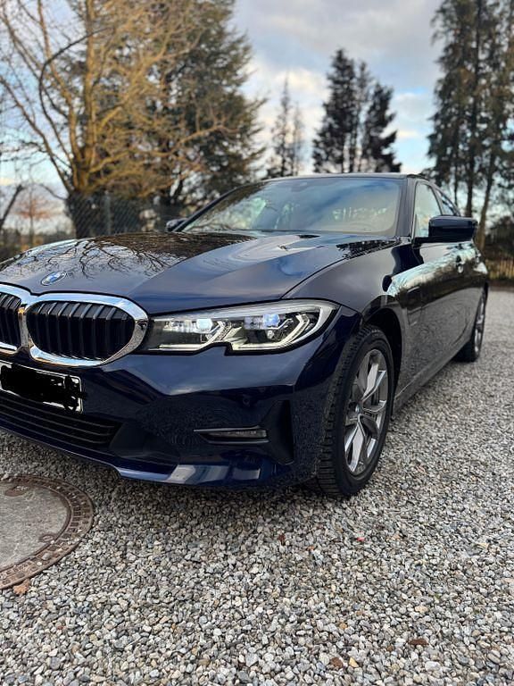 Gebraucht BMW 330e Advantage 292 PS (214 kW) 2019 Blau Limousine