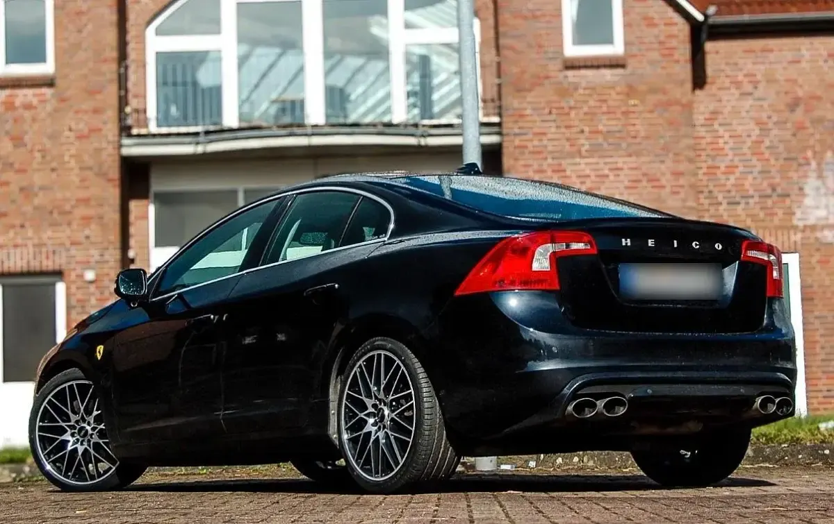 Gebraucht Volvo S60 330 PS (242 kW) 2011 Schwarz Limousine