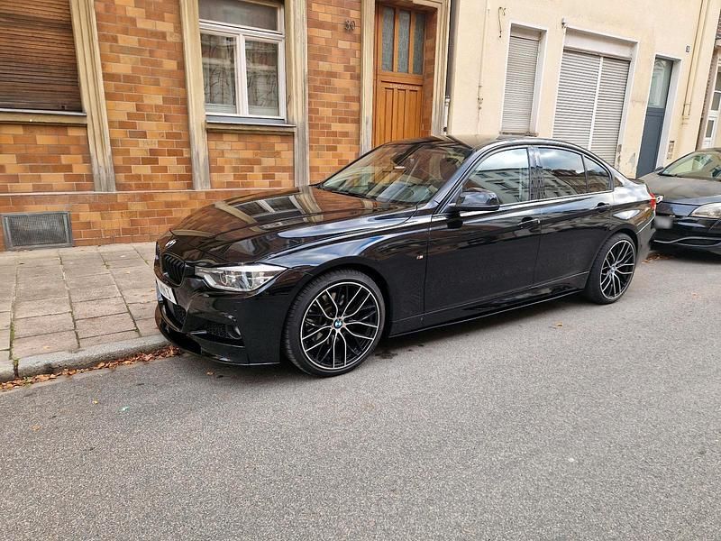 Gebraucht BMW 325 224 PS (164 kW) 2017 Schwarz Limousine