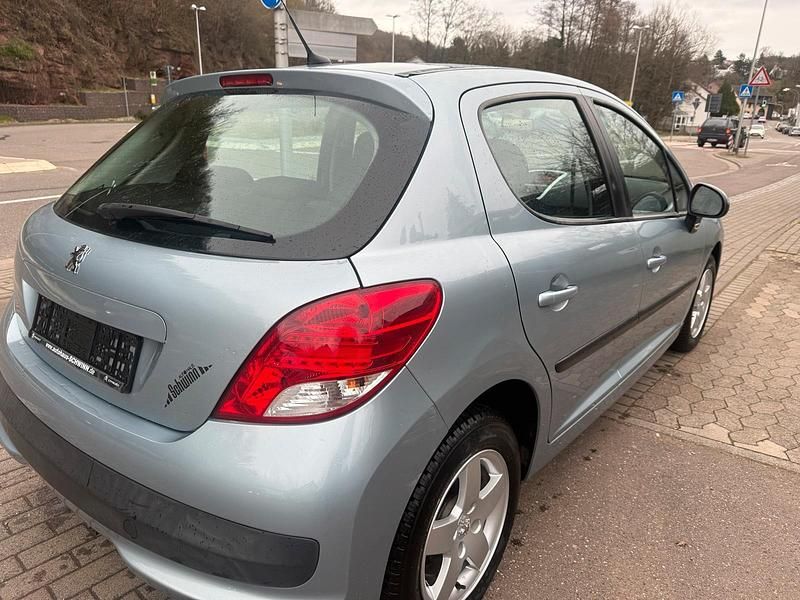 Gebraucht Peugeot 207 95 PS (69 kW) 2010 Blau Limousine