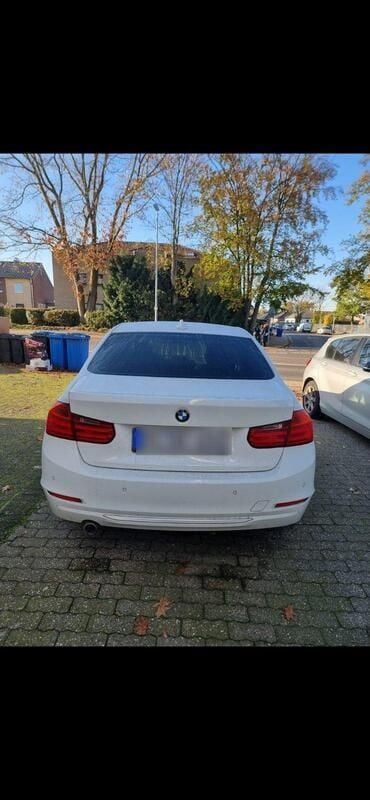 Weiß Gebraucht 2013 BMW 320 Efficient Dynamics Limousine | 7.999 € (Superpreis) - Bild 1/4