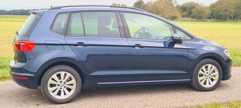Blau Gebraucht 2014 VW Golf Sportsvan Comfortline Van / Kleinbus | 12.950 € (Fairer Preis) - Bild 1/4