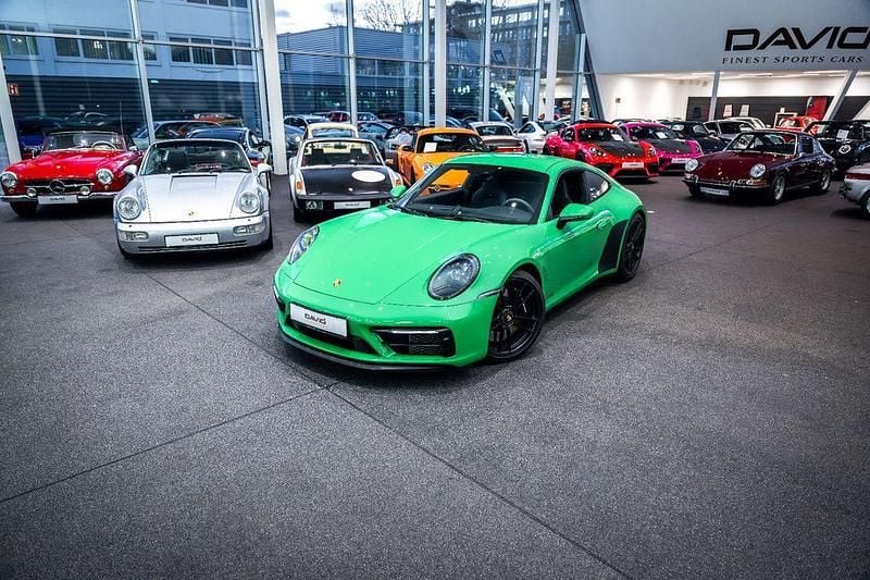 Grün Gebraucht 2022 Porsche 992 Coupé | 129.992 € - Bild 1/4