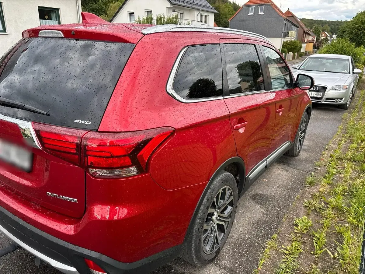 Gebraucht Mitsubishi Outlander 150 PS (110 kW) 2017 Rot SUV