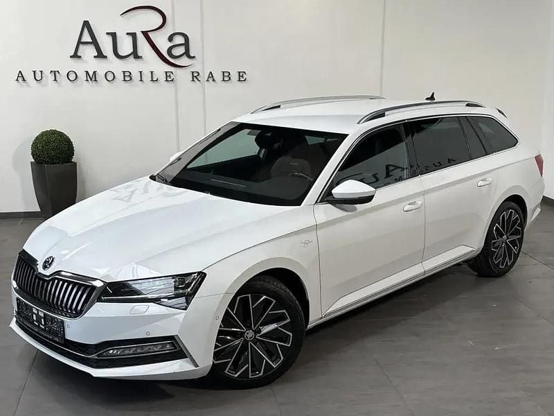 Moonweiss Gebraucht 2022 Skoda Superb LAURIN & KLEMENT Kombi | 25.989 € (Fairer Preis) - Bild 1/4