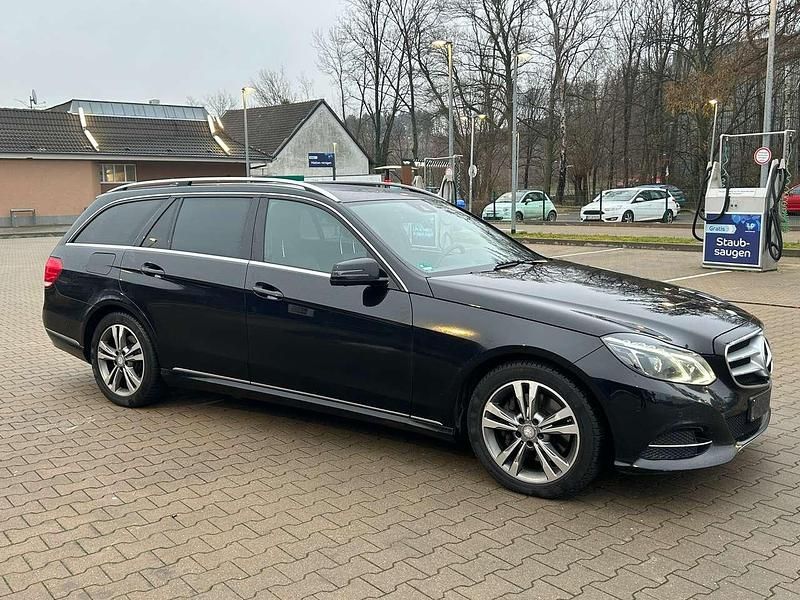 Obsidianschwarz metalliclack Gebraucht 2016 Mercedes E350 Kombi | 13.800 € (Superpreis) - Bild 1/4