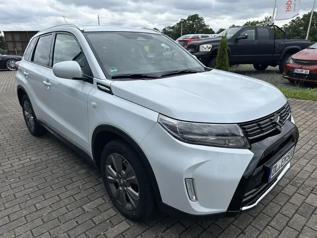Gebraucht Suzuki Vitara Comfort 129 PS (94 kW) 2025 Cool white pearl metallic SUV