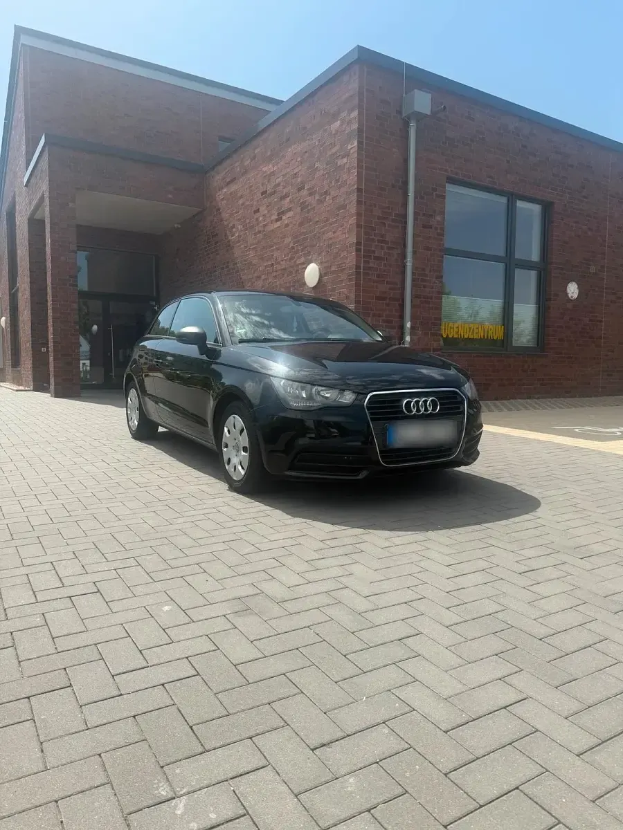 Używany Audi A1 122 KM (89 kW) 2011 Czarny Hatchback