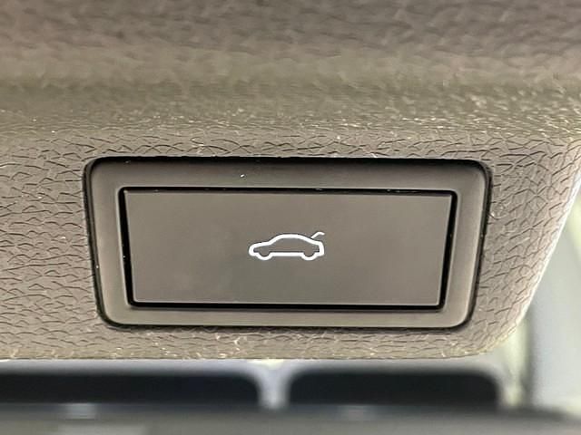 Gebraucht VW ID. Buzz Pro 150 kW (204 PS) 2023 Limonengelb metallic Van / Kleinbus