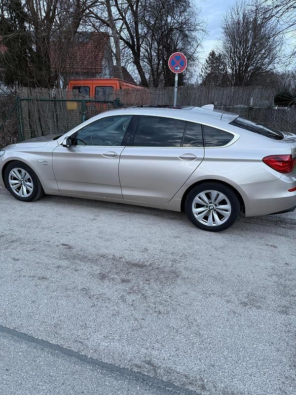 Gebraucht BMW 530 245 PS (180 kW) 2010 Gold Limousine