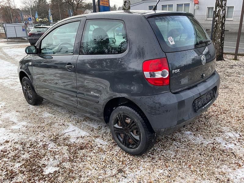 Gebraucht VW Fox 54 PS (39 kW) 2008 Grau Kleinwagen