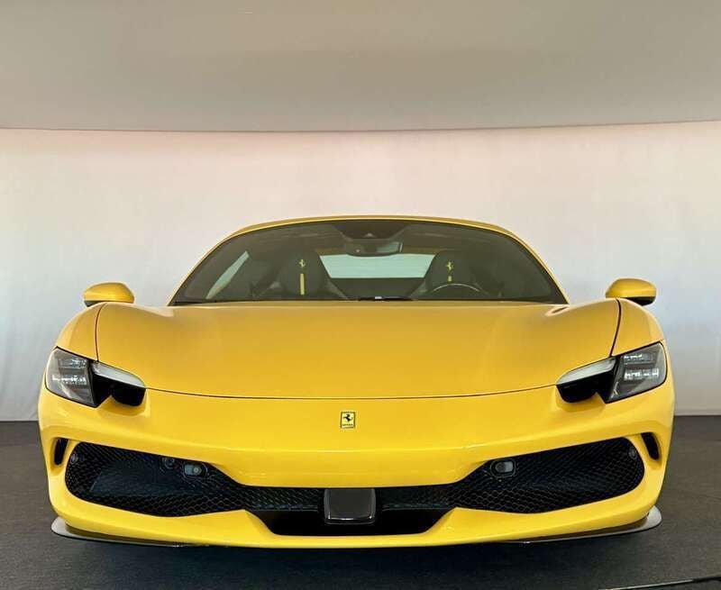 Gelb Neu 2025 Ferrari 296 Cabrio | 354.890 € (Superpreis) - Bild 1/4