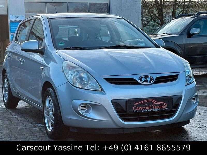 Silber Gebraucht 2011 Hyundai i20 Edition Limousine | 4.990 € (Fairer Preis) - Bild 1/4