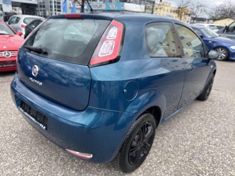 Gebraucht Fiat Grande Punto 69 PS (50 kW) 2013 Blau Kleinwagen